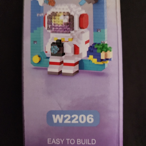 396pcs Astronaut Building Block Set - Micro Grain Building Block Suit With Light - Picture 4 of 5